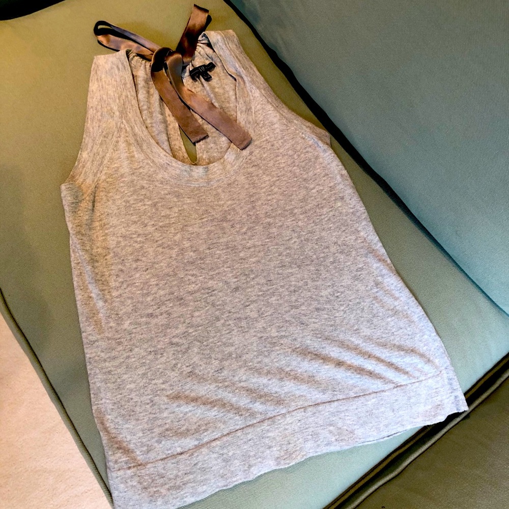 Cashmere sleeveless too